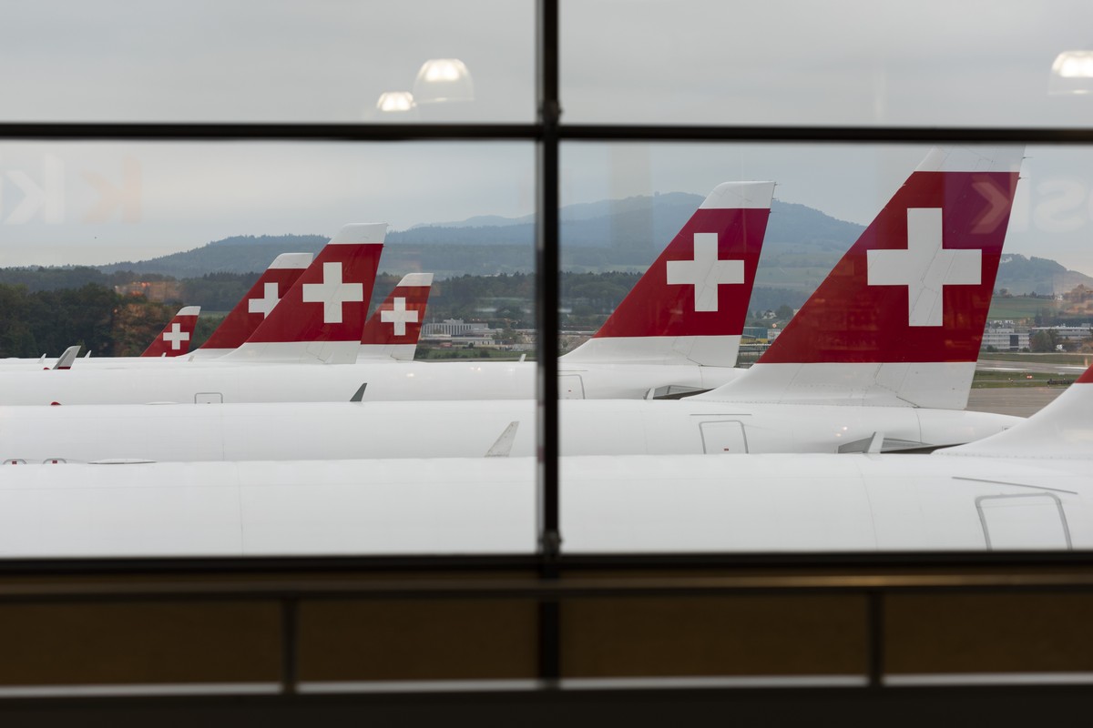 ARCHIVBILD ZU DEN UMSATZZAHLEN BEI SWISS --- Parked Swiss International Air Lines airplanes at Zurich Airport in Kloten, Switzerland, photographed from the waiting area of the airport on May 20, 2018. ...