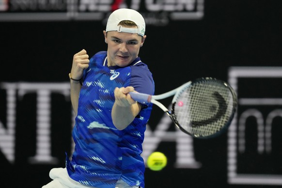 Switzerland&#039;s Dominic Stricker returns the ball to Czech Republic&#039;s Jiri Lehecka during the ATP Next Gen semifinal tennis tournament in Milan, Italy, Friday, Nov. 11, 2022. (AP Photo/Antonio ...