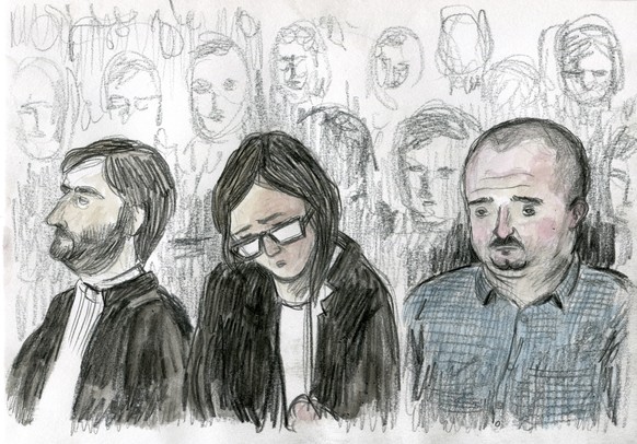 Un dessin montre l&#039;accuse Claude D., droite, a cote de ses avocats Yael Hayat, centre, et Loic Parein, gauche, lors de la premiere audience au Tribunal criminel cantonal d&#039;arrondissement du  ...