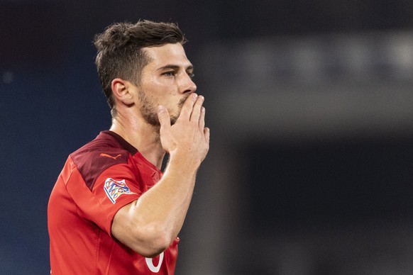 epa08820712 Switzerland&#039;s Remo Freuler celebrates after scoring the 1-0 lead during the UEFA Nations League soccer match between Switzerland and Spain at St. Jakob-Park stadium in Basel, Switzerl ...