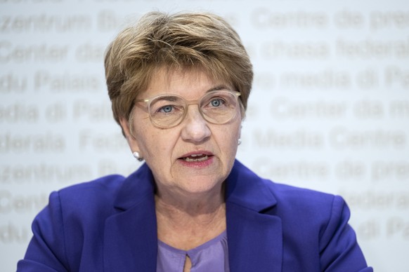 Bundesraetin Viola Amherd spricht an einer Medienkonferenz ueber die Ernennung von Markus Maeder zum Staatssekretaer fuer Sicherheitspolitik, am Freitag, 22. Dezember 2023, in Bern. (KEYSTONE/Peter Sc ...