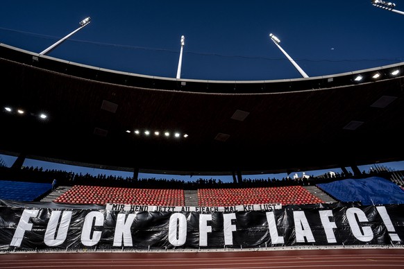 Die GC Fans boykottieren das Spiel und protestieren mit einem Banner "Fuck off LAFC!" gegen die Besitzer aus den USA, bei dem Spiel der Fussball Super League zwischen dem Grasshopper Club Zu ...