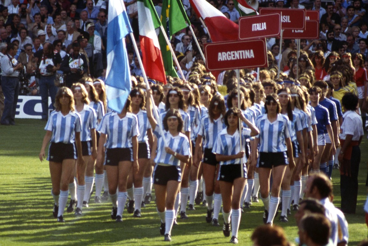FIFA World Cup WM Weltmeisterschaft Fussball - Espana 1982 (Spain 1982) 13.6.1982, Camp Nou, Barcelona. FIFA World Cup 1982 - Opening ceremony. Noxthirdxpartyxsales PUBLICATIONxINxGERxSUIxAUTxHUNxONLY ...