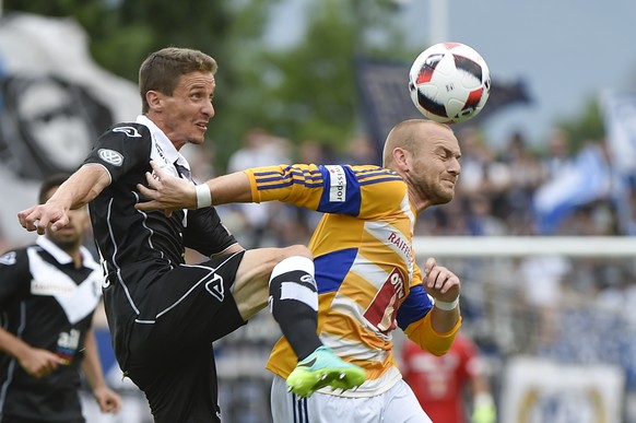 23.07.2016; Lugano; Fussball Super League - FC Lugano - FC Luzern;
Fulvio Sulmoni (Lugano) gegen Marco Schneuwly (Luzern)
(Martin Meienberger/freshfocus)