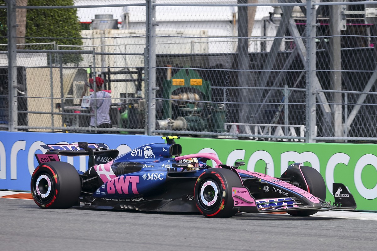epa12072201 Alpine driver Jack Doohan of Australia competes during the qualifying race of the 2025 Formula 1 Miami Grand Prix at the Miami International Autodrome in Miami Gardens, Florida, 03 May 202 ...