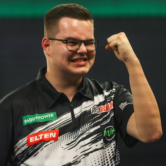 01/01/2026. 2025/26 World Darts Championship Gian van Veen wins his quarter final match against Luke Humphries during the 2025/26 Paddy Power World Darts Championships at Alexandra Palace, London, Uni ...