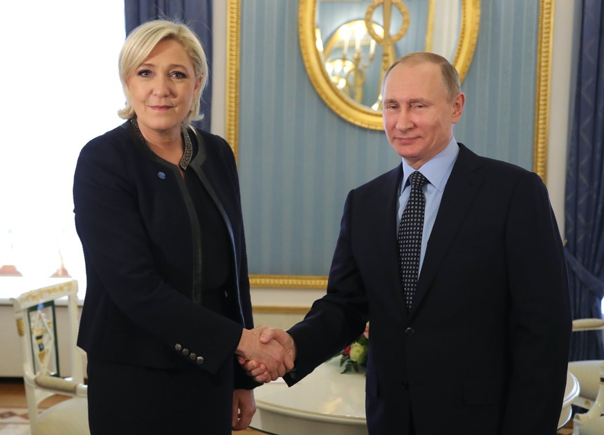 Handshake! Le Pen und Putin in Moskau.