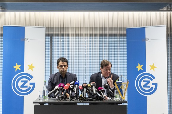 GC Praesident Stephan Rietiker, rechts, und Cheftrainer Uli Forte sprechen an einer Medienkonferenz zum gestrigen Abbruch des Fussballspiels gegen den FC Luzern und den Abstieg in die Challenge League ...