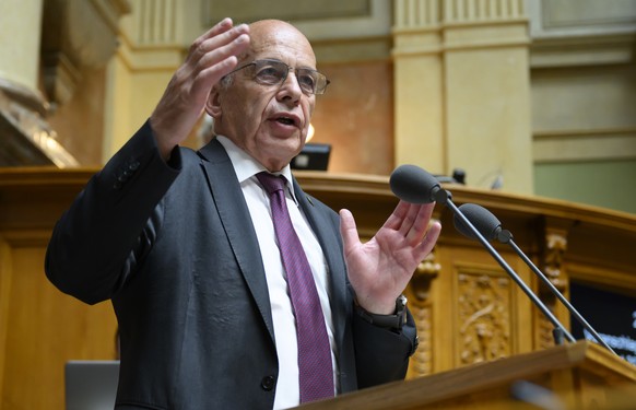 Bundesrat Ueli Maurer spricht waehrend der Sommersession der Eidgenoessischen Raete, am Mittwoch, 8. Juni 2022 im Nationalrat in Bern. (KEYSTONE/Anthony Anex)