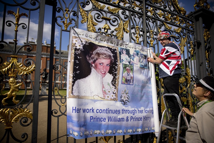 epa12333149 (FILE) - Princess Diana superfan John Loughrey poses with posters he hung by the gates of Kensington Palace, residence of Britain's Diana, Princess of Wales during marriage and after  ...