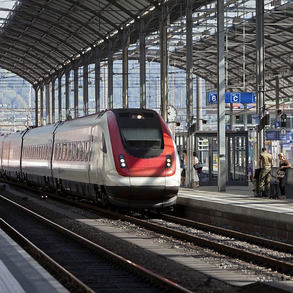 Zug im Bahnhof Olten. (Archivbild)