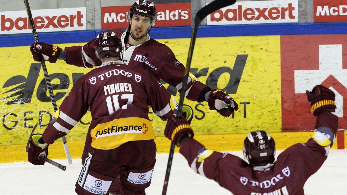 Geneve-Servette's forward Marco Miranda #85 celebrates his goal with his teammates Geneve-Servette's defender Marco Maurer, left, and Geneve-Servette's forward Valtteri Filppula, right, ...