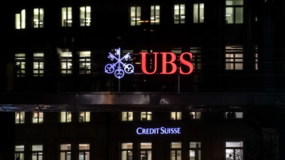 Das Logo der Bank UBS leuchtet am Montag, 21. Januar 2019 in Zuerich. (KEYSTONE/Ennio Leanza)