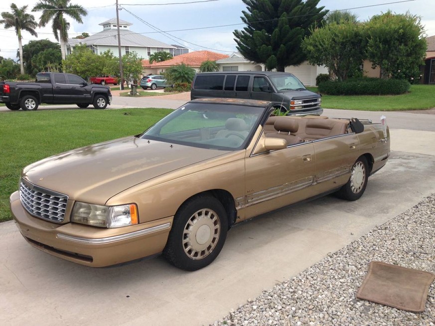 goldener cadillac mit bier zapfhahn http://fortmyers.craigslist.org/col/cto/5697676536.html