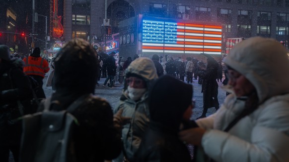 <p>Ein Wintersturm mit starkem Schneefall und Eisregen hat den Nordosten der Vereinigten Staaten heimgesucht.</p>