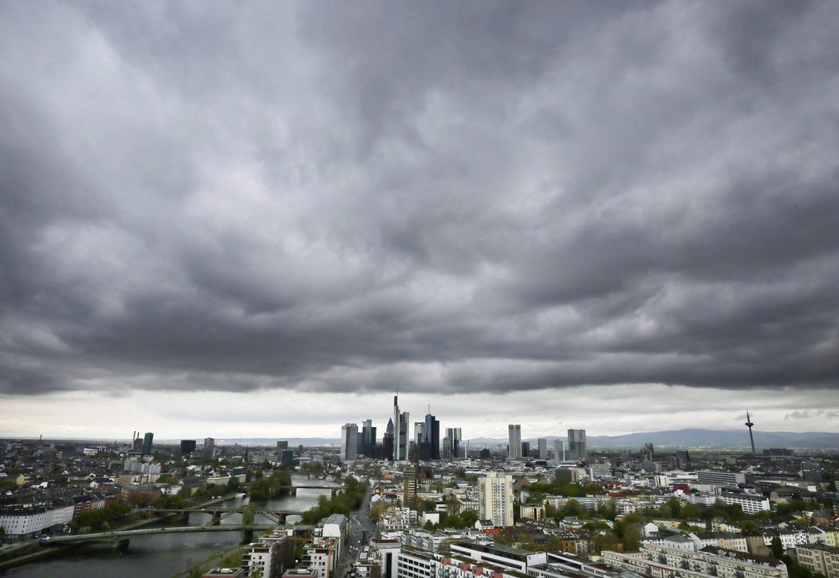 Die Banken-Skyline in Frankfurt am Main mit dem neuen Hauptsitz der Europäischen Zentralbank EZB.