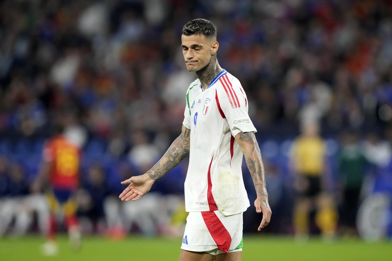 Italy&#039;s Gianluca Scamacca reacts during a Group B match between Spain and Italy at the Euro 2024 soccer tournament in Gelsenkirchen, Germany, Thursday, June 20, 2024. (AP Photo/Martin Meissner)