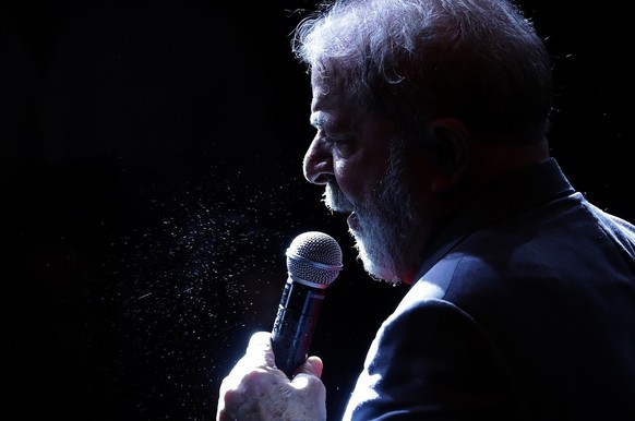 epa06642500 Former Brazilian president Luiz Inacio Lula da Silva speaks during an event in defense of democracy and a tribute to murdered Brazilian councilwoman Marielle Franco and her driver in Rio d ...