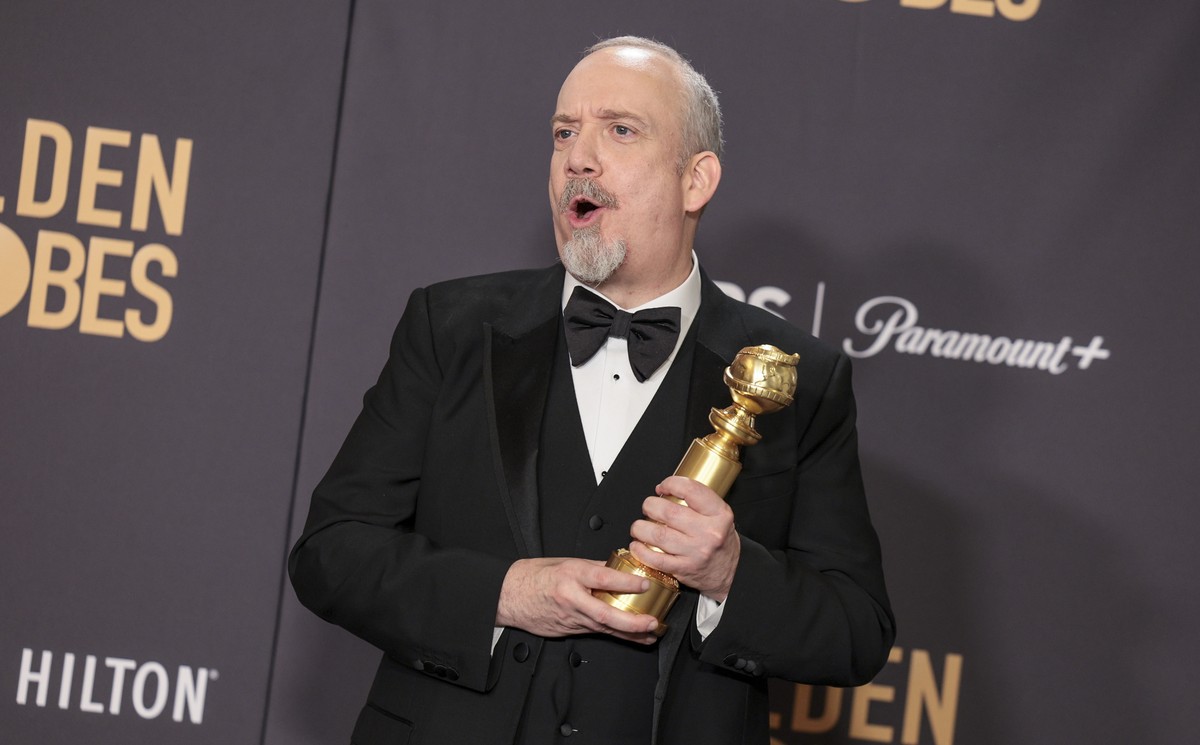 epa11063627 US actor Paul Giamatti poses with the Golden Globe for Best Performance by a Male Actor in a Motion Picture - Musical or Comedy award for 'The Holdovers' in the press room during ...