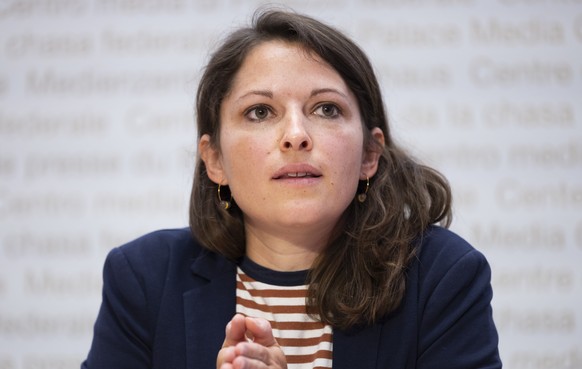 Mattea Meyer, Co-Praesidentin SP, spricht waehrend einer Medienkonferenz der SP zur Kampagne fuer die eidgenoessischen Wahlen am Montag, 7. August 2023 in Bern. (KEYSTONE/Peter Klaunzer)