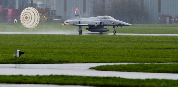 Tiger F-5 auf dem Flugplatz Emmen.