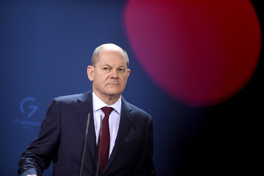 epa09744703 German Chancellor Olaf Scholz holds a press conference with the leaders of the three Baltic states ahead of consultations on the Ukraine crisis, at the Chancellery in Berlin, Germany, 10 F ...