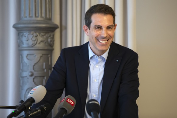 Staenderat Thierry Burkart gibt waehrend einer Medienkonferenz die Kandidatur fuer das Praesidium der FDP Schweiz bekannt, am Montag, 16. August 2021 in Bern. (KEYSTONE/Peter Klaunzer)