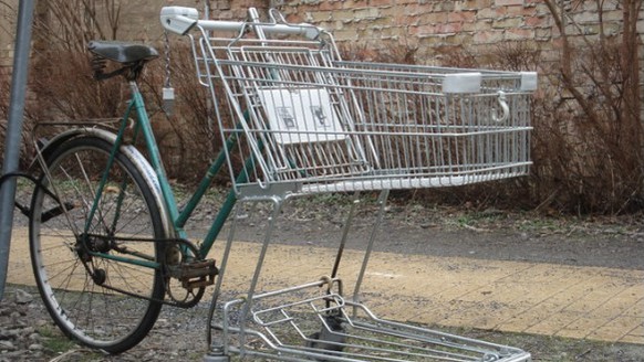 einkaufswägeli velo http://theverybesttop10.com/repurposed-shopping-trolleys/