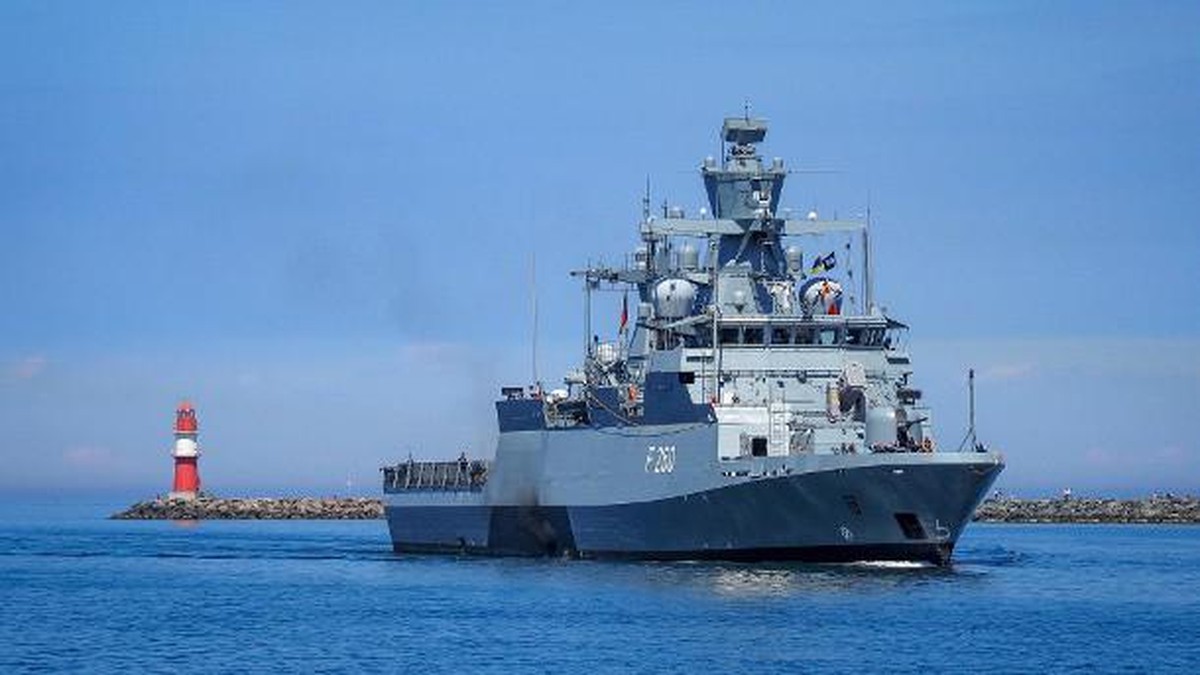 Die "Korvette Braunschweig" im Warnemünder Seekanal: Die Ukraine hofft auf deutsche Kriegsschiffe.