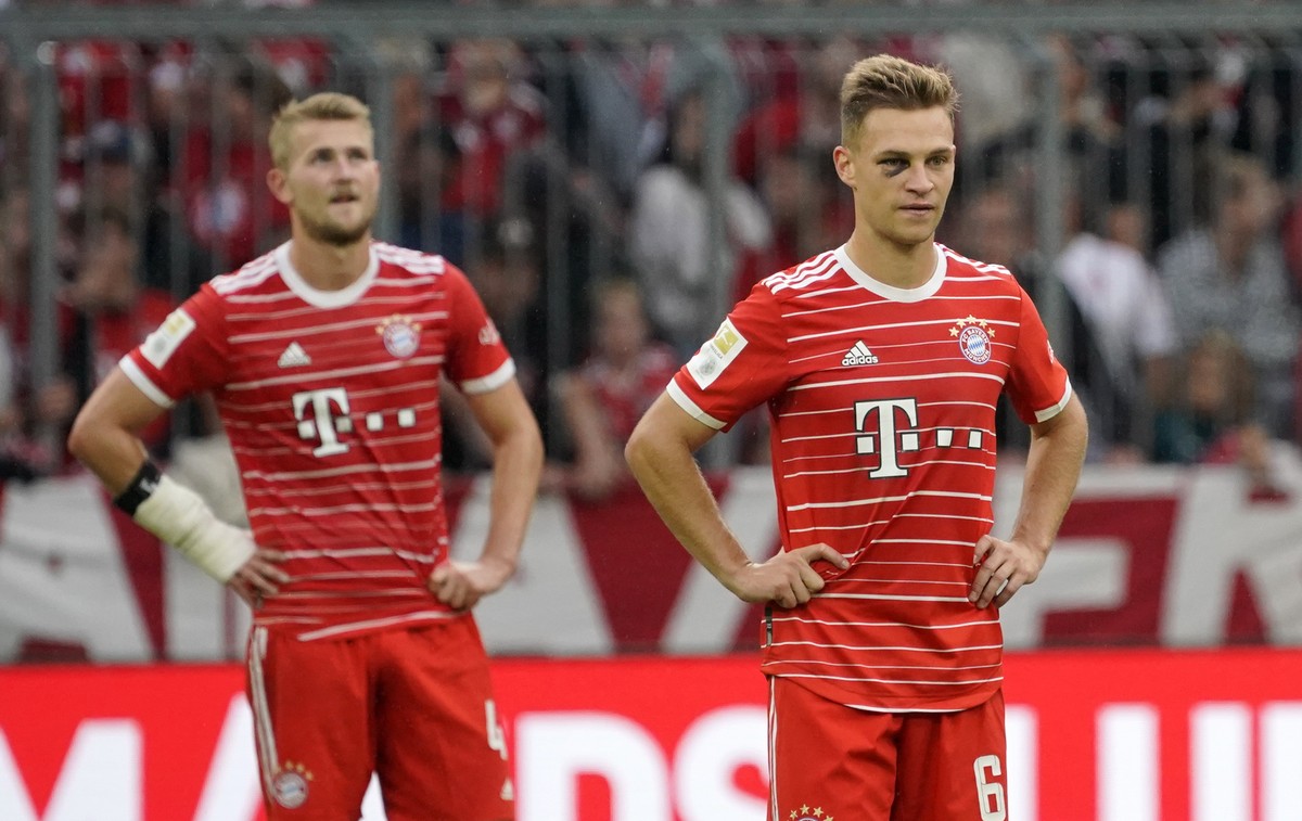 epa10175740 Munich's Joshua Kimmich reacts during the German Bundesliga soccer match between FC Bayern Munich and VfB Stuttgart in Munich, Germany, 10 September 2022. EPA/RONALD WITTEK CONDITIONS ...