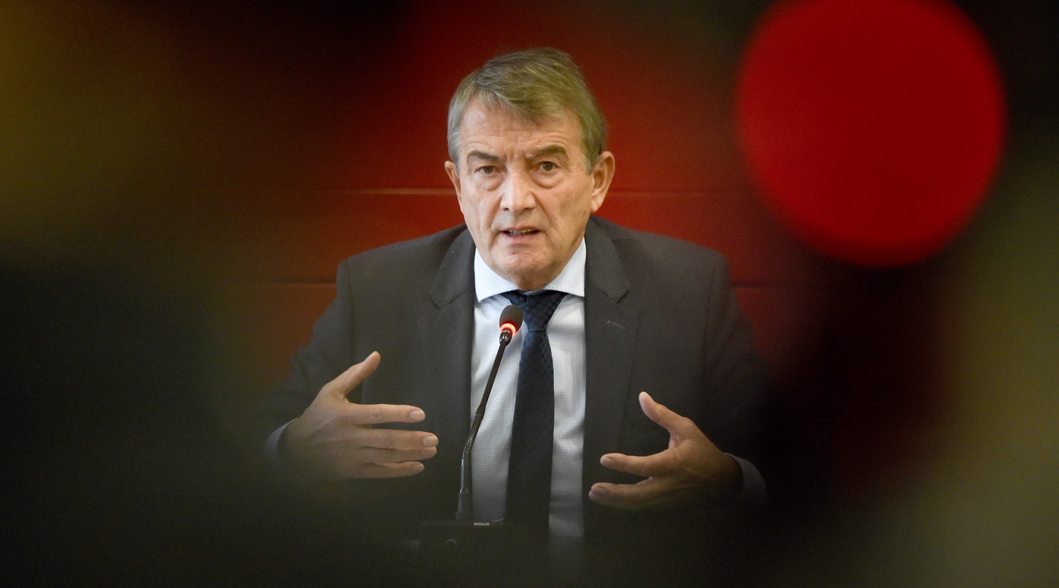 Wolfgang Niersbach bei seiner Rücktritts-Erklärung.