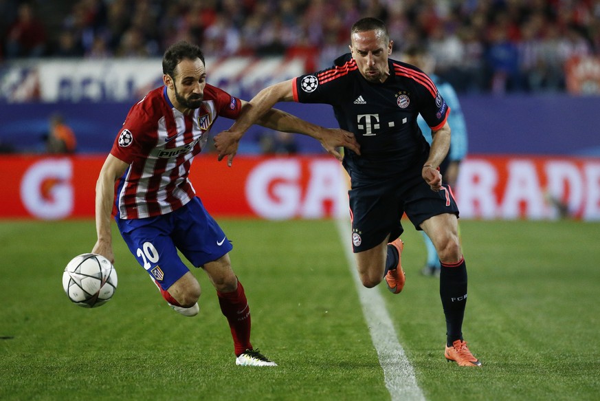 Juanfran (l.) gegen Ribéry, Atlético gegen Bayern, Primera Division gegen Bundesliga – wer ist besser?