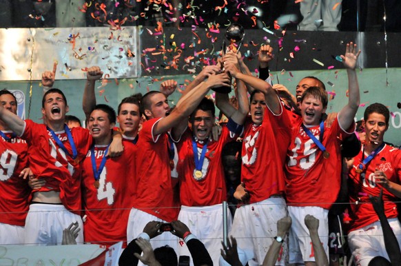 &lt;p&gt;So sahen die Spieler der Schweizer U17-Nationalspieler 2009 vor über 16 Jahren aus.&lt;/p&gt;
