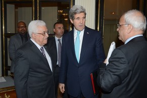 Palästina-Präsident Mahmud Abbas, US-Aussenminister John Kerry und der palästinensische Chef-Vermittler Saeb Erekat bei einem Treffen der zweiten Gesprächsrunde im Februar.