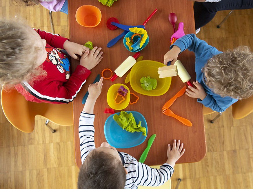 Der Schulhort Dorf/Feld in Kloten ist wegen der Corona-Erkrankung einer Mitarbeiterin geschlossen. 80 Kinder m