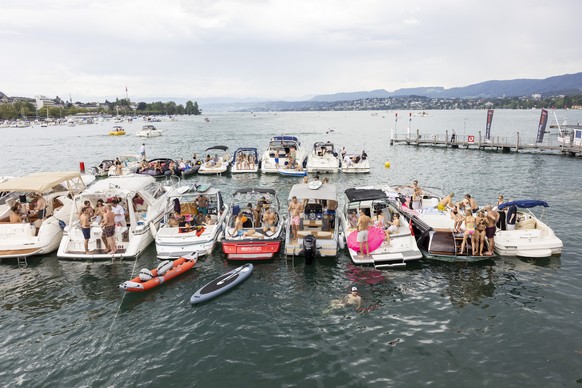 Participants are seen on Boats at the shore of Lake Zurich during the 30th Street Parade in Zurich, Switzerland, Saturday, August 12, 2023. The annual dance music event Street Parade runs this year un ...