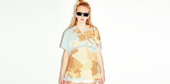 Wie ensteht ein faires T-Shirt? Dieses Projekt zeigt den Weg vom Feld bis in den Kleiderschrank – und du kannst dabei sein