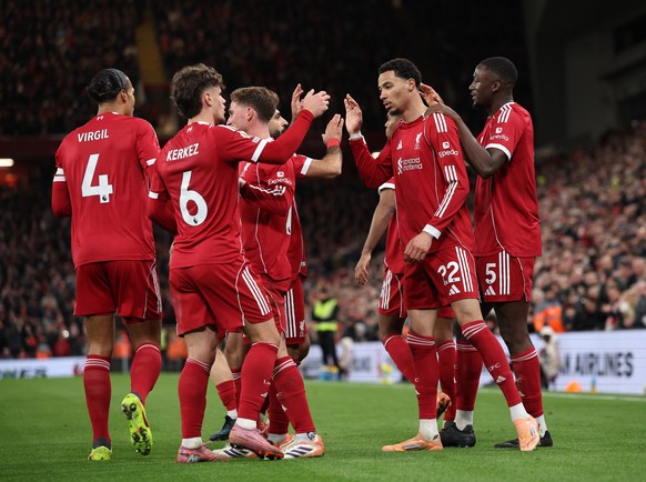 epa12589880 Hugo Ekitike of Liverpool (C) celebrates with his teammates after scoring the 2-0 goal with team mates during the English Premier League match between Liverpool FC and Brighton &amp; Hove  ...