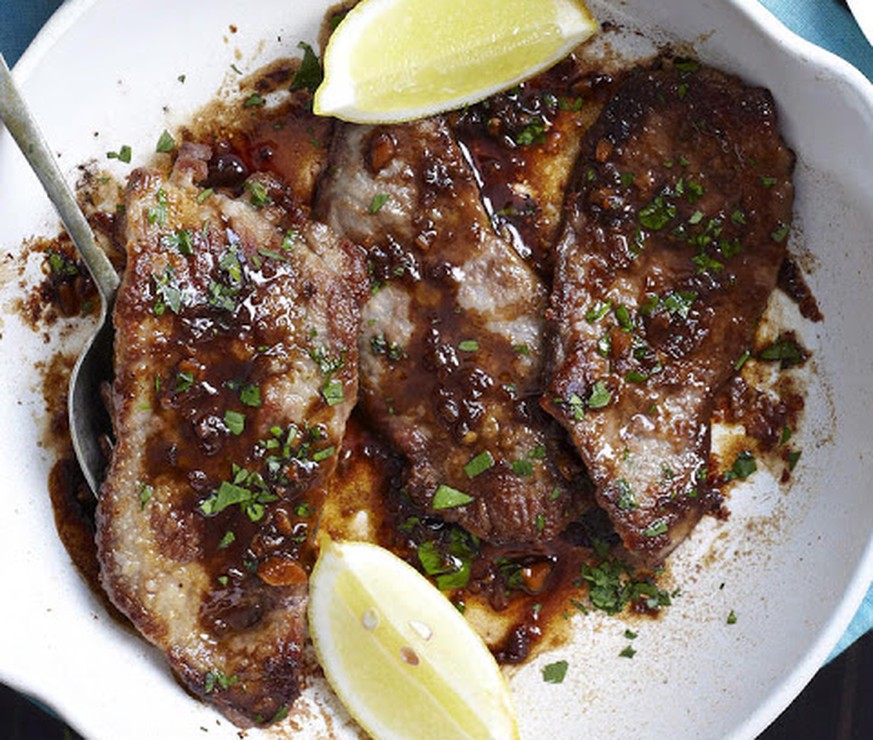 scaloppine al marsala vitello kalbsfleisch essen food fleisch italien italia http://therealitalianfood.com/veal-escaloppes-with-marsala-or-scaloppine-al-marsala/