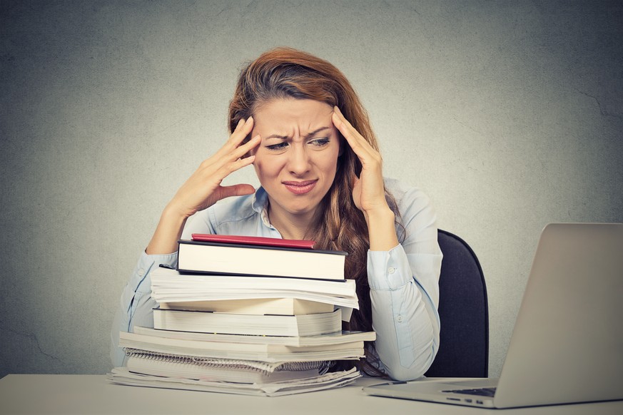 Es ist wieder Prüfungszeit! Wie du den Lernstress eigentlich bewältigen solltest – und wie es in Wirklichkeit ist