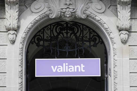 ARCHIVBILD ZUR JAHRESBILANZ 2021 VON VALIANT, AM DONNERSTAG, 17. FEBRUAR 2022 - Das Logo der Valiant Bank bei der Filiale auf dem Bundesplatz, am Freitag, 23. September 2016. (KEYSTONE/Peter Klaunzer)