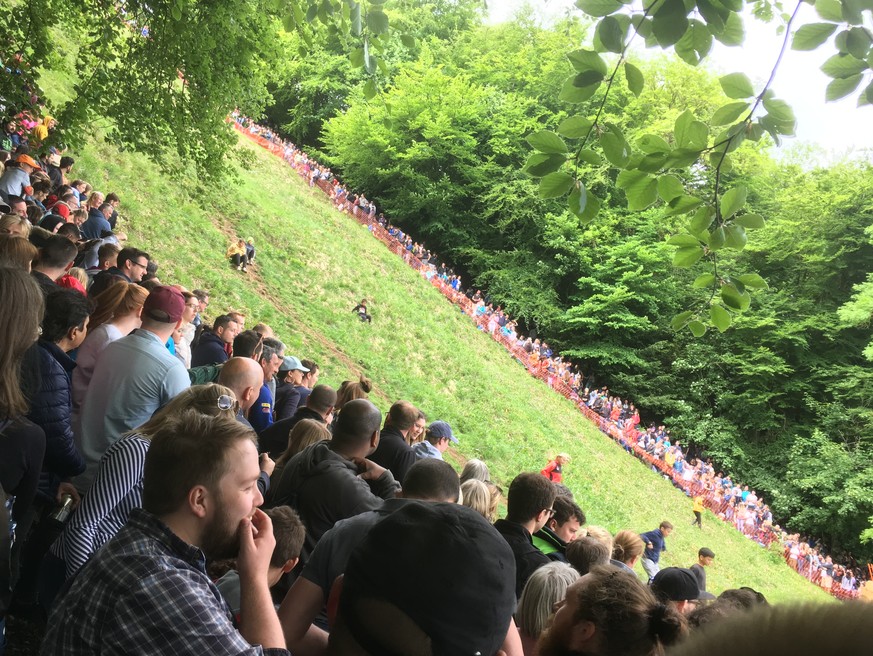 cooper's hill cheese rolling gloucestershire england 2019 käse baroni