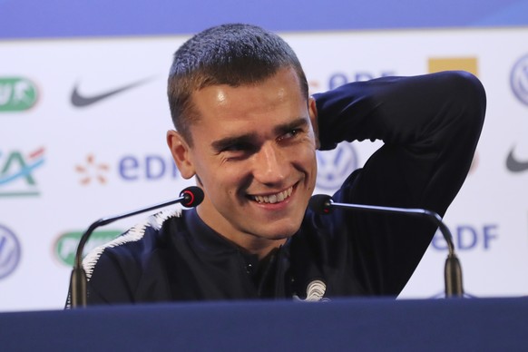 France&#039;s Antoine Griezmann smiles as he answers to journalists during a press conference at the 2018 soccer World Cup in Istra, Russia, Tuesday, June 12, 2018. (AP Photo/David Vincent)