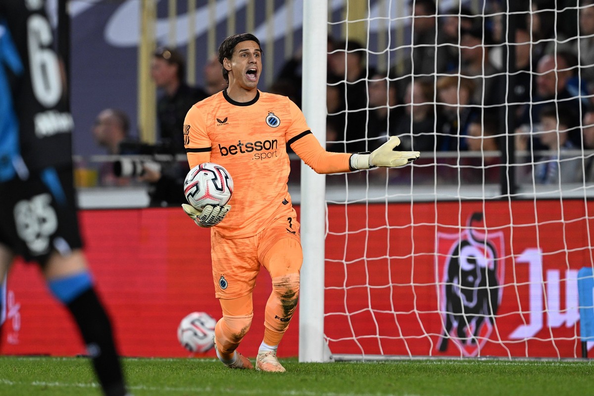 260920 Club Brugge vs KRC Genk goalkeeper Yann Sommer 1 of Club Brugge pictured during the Jupiler Pro League season 2026 - 2027 matchday 7 game between Club Brugge KV and KRC Genk on September 20 , 2 ...