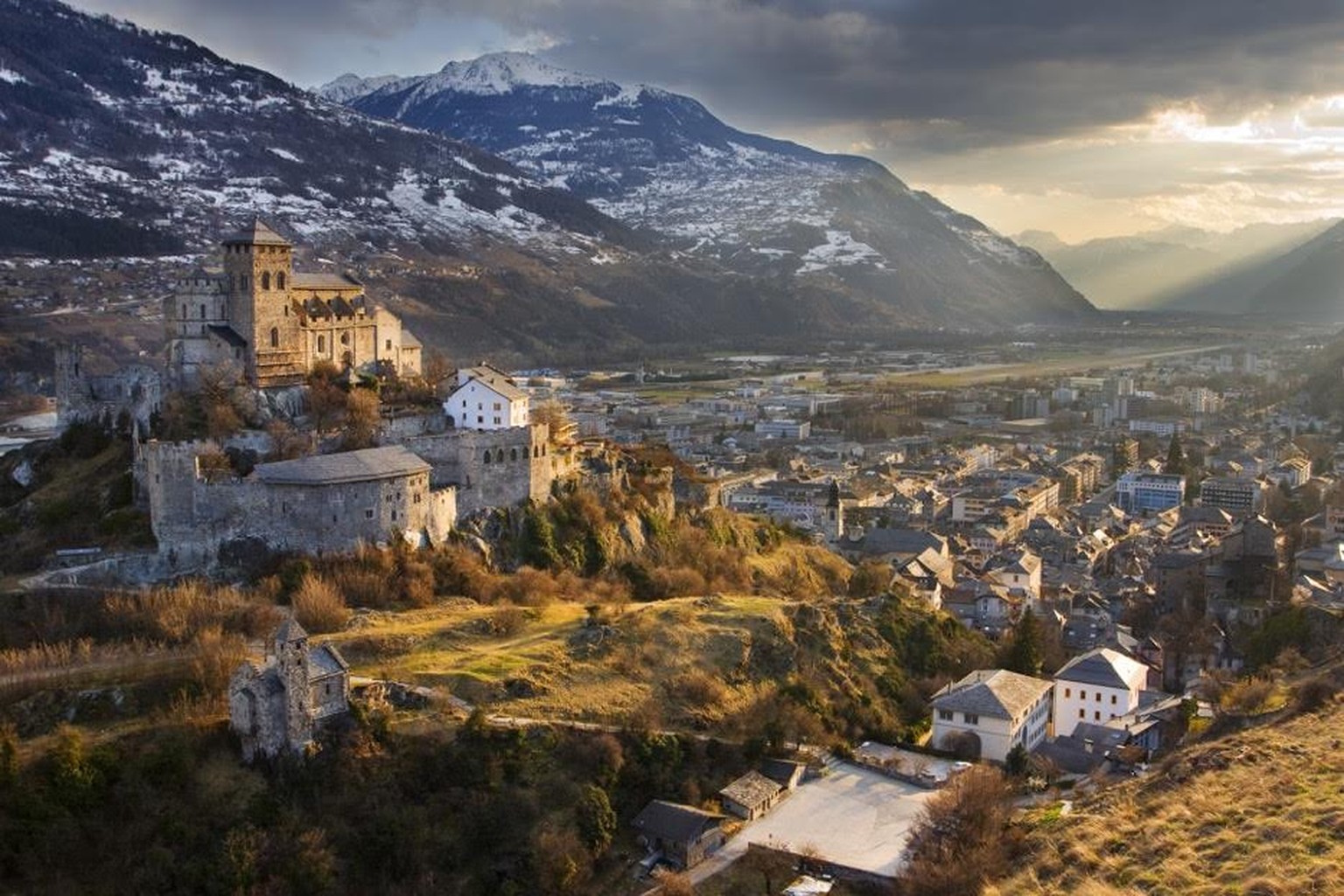 Sicht auf Sion und sein Schloss.