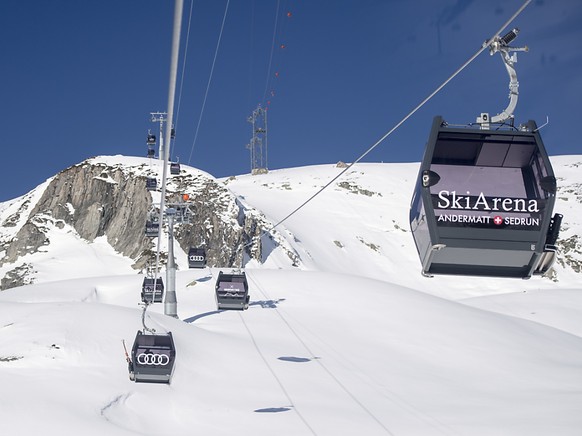 Eine Lawine ist am Donnerstagvormittag auf eine Skipiste im Gebiet Andermatt-Sedrun niedergegangen. Bislang wurden zwei Leichtverletzte geborgen. (Archivbild)