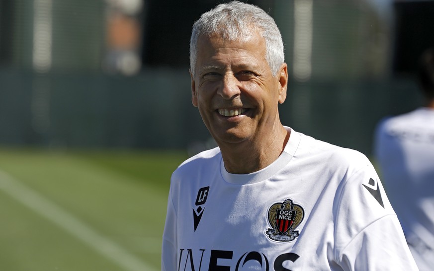 ARCHIVBILD ZUM ARTIKEL ZU LUCIEN FAVRE --- epa10040763 Swiss new head coach of French Ligue 1 club OGC Nice, Lucien Favre, leads a training session, in Nice, France, 29 June 2022. The club on 27 June  ...
