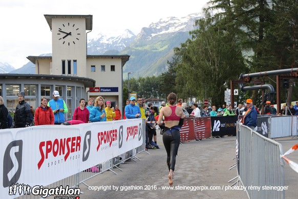 FLUELEN, 12.06.2016 - Wechselzone von der Schwimm- auf die Inlinestrecke in Fluelen am Uerner Suntig am Gigathlon 2016. 

copyright by gigathlon.ch &amp; www.steineggerpix.com / photo by remy steinegg ...