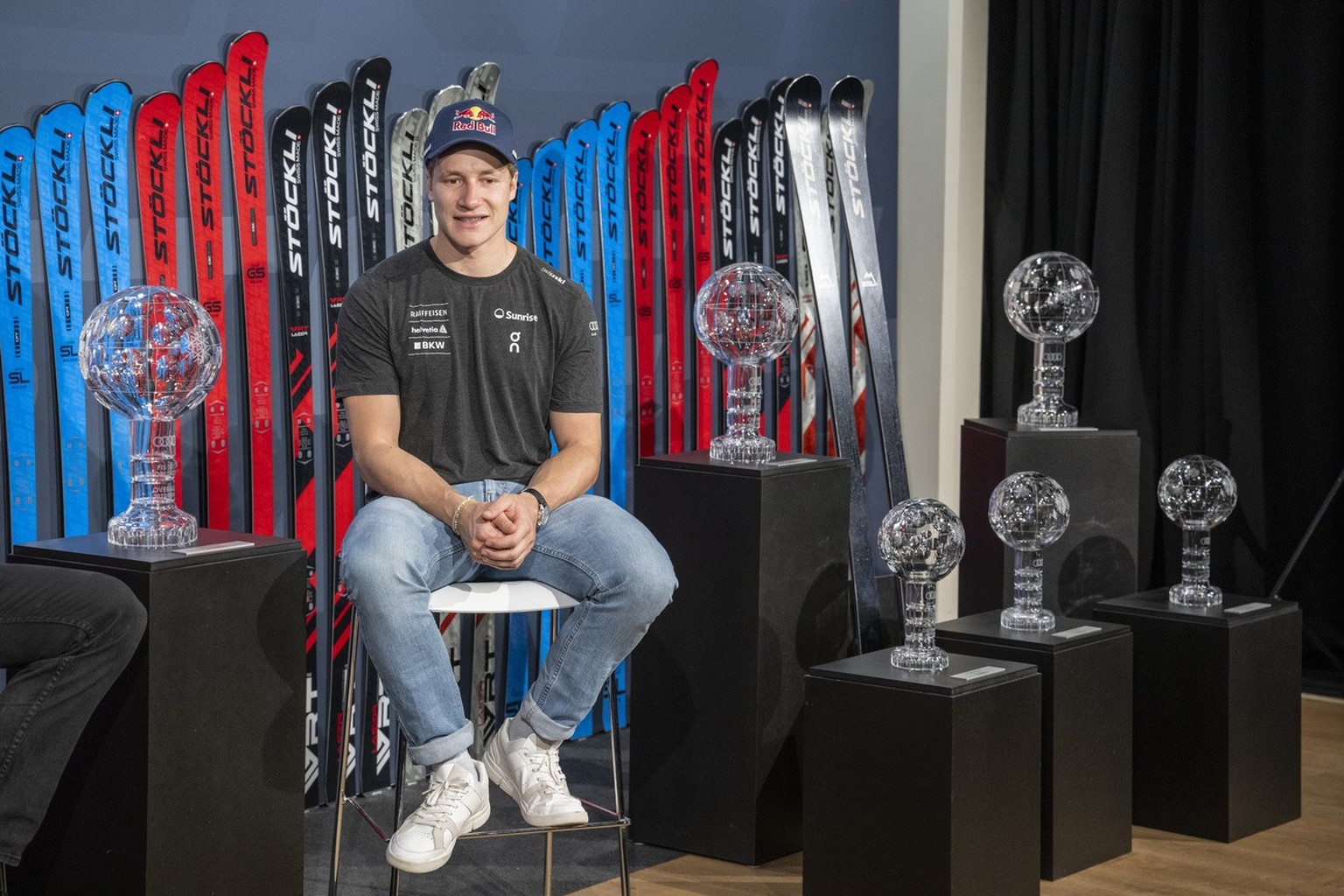 Der Schweizer Skirennfahrer Marco Odermatt anlaesslich einer Medienkonferenz des Skiherstellers Stoeckli im Hotel Terace in Engelberg am Freitag, 12. April 2024. (KEYSTONE/Urs Flueeler).