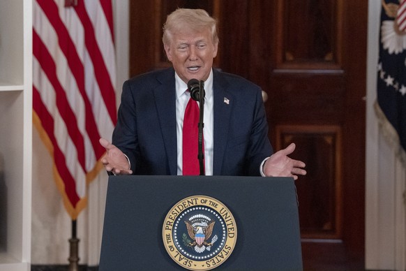 epa12066195 US President Donald Trump delivers remarks during an &#039;Investing in America&#039; event at the White House in Washington, DC, USA, 30 April 2025. EPA/KEN CEDENO / POOL